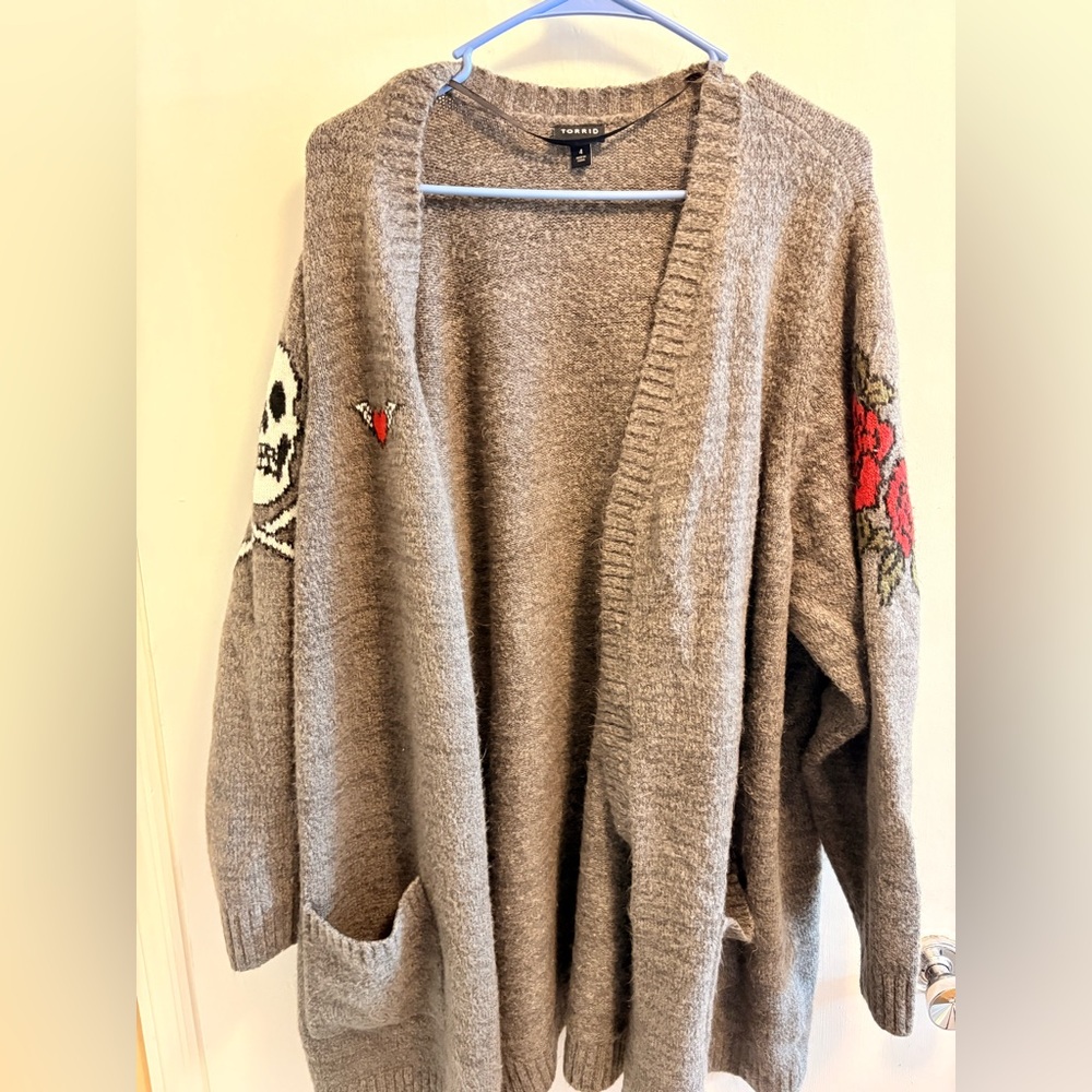Torrid Grey Open-Front Skull & Rose Cardigan Sweater, Size 4